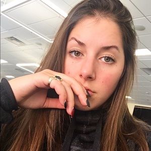 Meet your Posher, Olivia